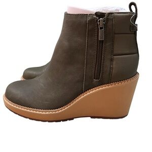 TOMS Green Quilted Raven Water Resistant Leather Suede Boots Size 6. NWT